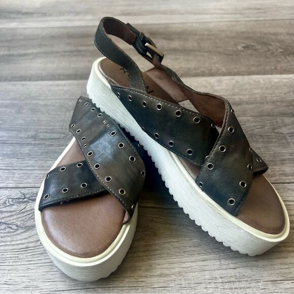Roan Bed Stu Hali Platform Grommet Studded Sandals Summer Vacation sz 8 NEW - Picture 1 of 7